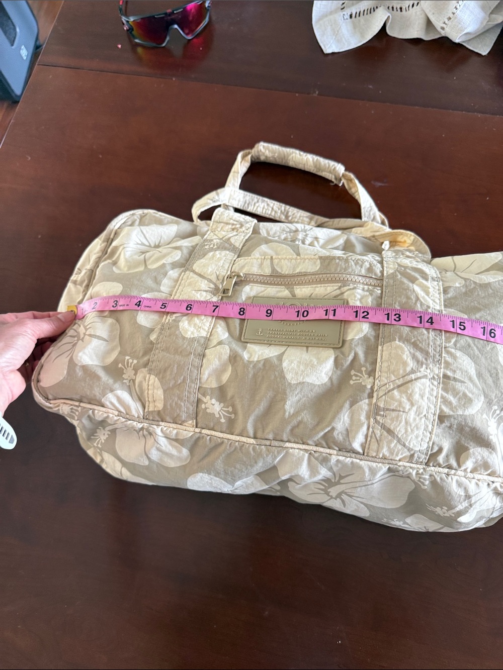 ALOHA Collection Quilted Tote in Light Beige Floral - Picture 3 of 12